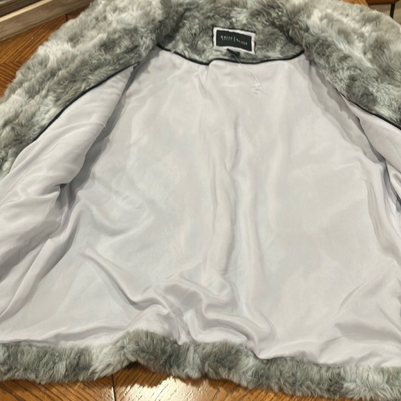 White House Black Market Faux Fur Vest - Picture 3 of 3